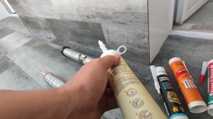 Видны стыки на белой кварцвиниловой плитке - как их убрать. Немного про герметики.