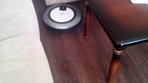Робот пылесос LG в работе