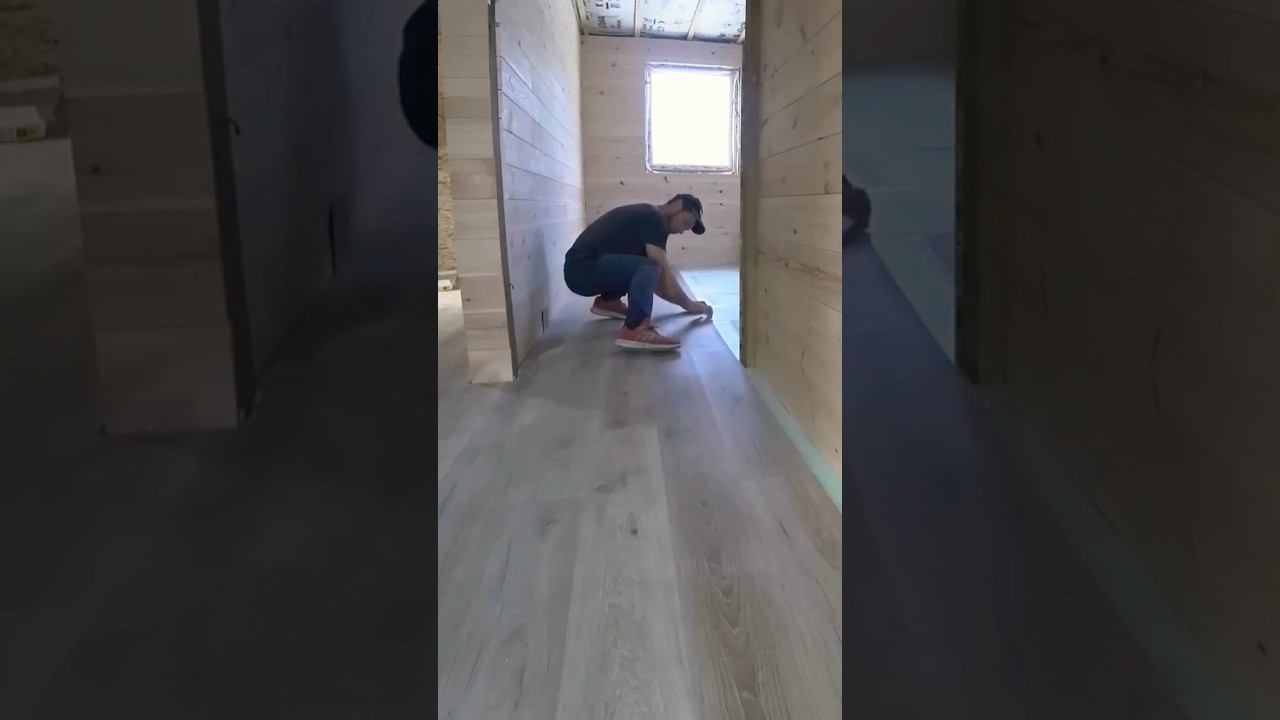 Ламинат на деревянный пол #стройка #деревня #ремонт смотреть онлайн