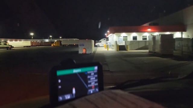 НОЧНАЯ ВЫГРУЗКА НА СКЛАДАХ COSTCO / ПРЕЛЕСТИ ДАЛЬНОБОЯ / РАБОТА ДАЛЬНОБОЙЩИКА смотреть онлайн