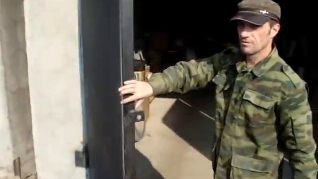 Гаражные ворота с замковым люком. Надежные гаражные ворота. смотреть онлайн