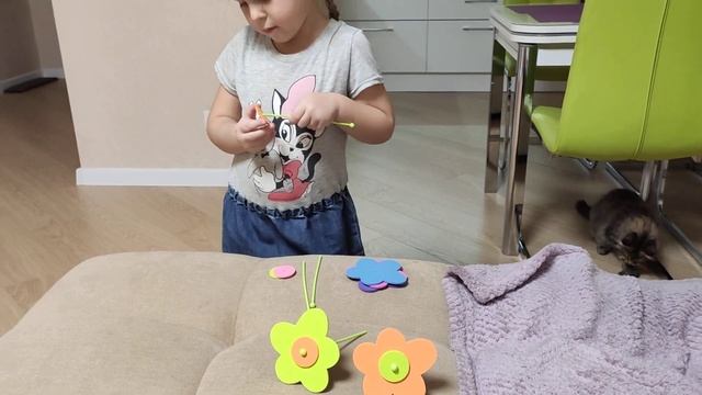 Алина показывает как делать цветочки смотреть онлайн