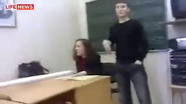Ученики издеваются над учительницей.flv смотреть онлайн