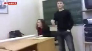 Ученики издеваются над учительницей.flv