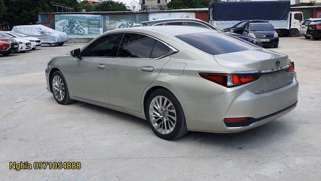 Lý Do Tại Sao Lexus ES 250 Giá Cao Hơn Mercedes E200 Nhưng Vẫn Bán Rất Tốt!