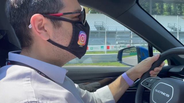 Seres 5: test drive all'Autodromo di Monza e alla Milano Monza Motor Show journalist parade 2021 смотреть онлайн