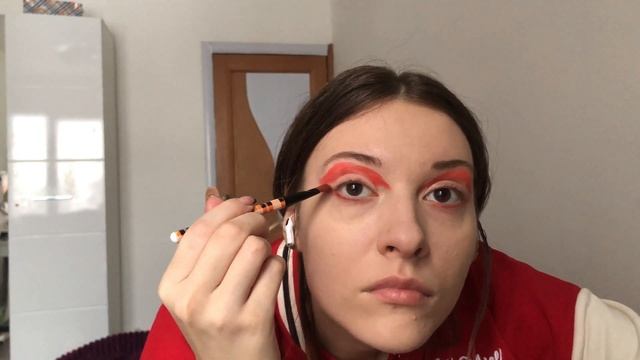 Делаю яркий макияж смотреть онлайн