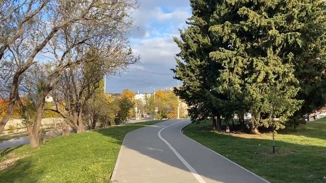 КРЫМ. Севастополь не для глаз туристов. Идём пешком до Херсонеса. Разбитые дороги и старые дома. смотреть онлайн