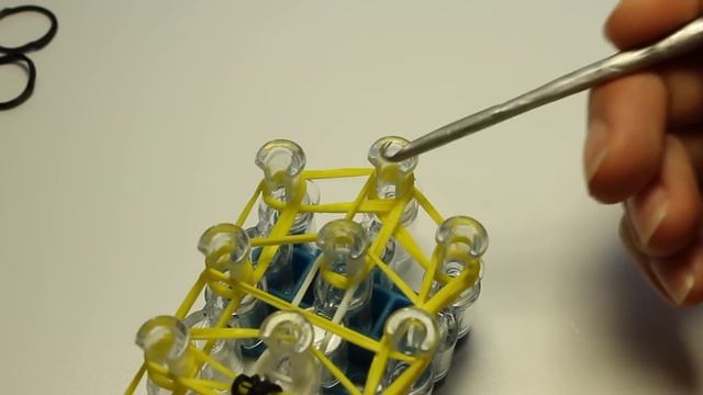 МИНЬОН ИЗ РЕЗИНОК на станке | Брелок из резинок | Фигурки из резинок смотреть онлайн