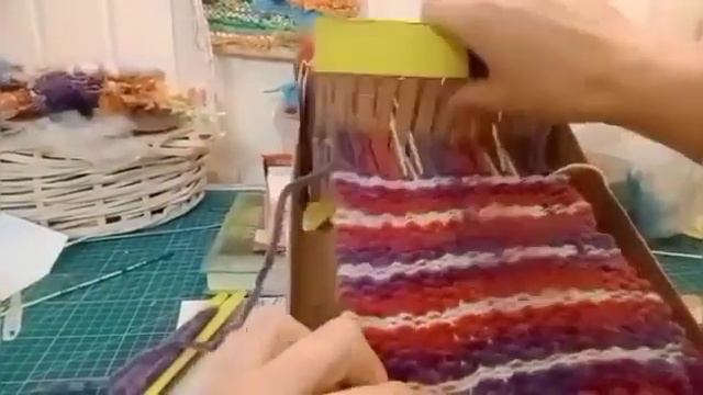 Ткацкий станок из картонной коробки. Ткачество на бердо. смотреть онлайн