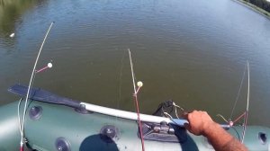 Ловля карася с лодки на пробку ( дальний заброс ).