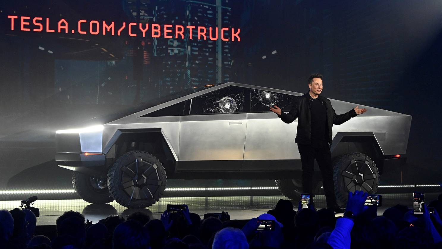 ⚡️ Илон Маск прислал в Грозный для Рамзана Кадырова Cybertruck.