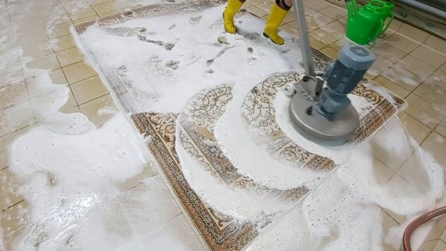 Стирка очень красивого ковра: трудно оторвать взгляд / Beautiful rug washing: it's hard to look awa смотреть онлайн