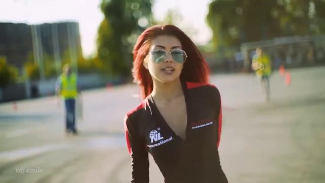 Красивые: и дамы, и машины. смотреть онлайн