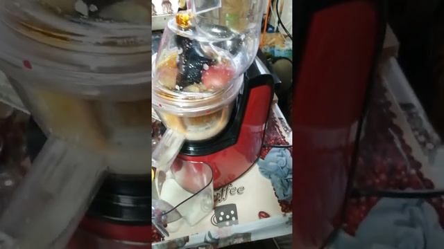 Готовим яблочный сок. Соковыжималка шнековая Kitfort KT-1102-2 бордовая смотреть онлайн