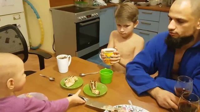 ВДекрете/ Мамочки наши, с Днем рождения! (Я умею печь Эстерхази!) смотреть онлайн