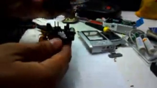 CANON Powershot A480 CRACKING SOUND DURING SWITCH-ON.mpg