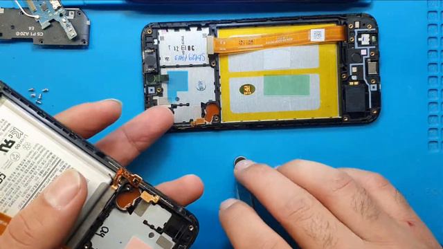 Samsung Galaxy A20e Display Assembly Replacement - Full Repair Guide смотреть онлайн