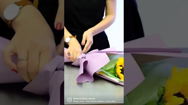 Упаковка одного крупного цветка ?? #упаковкабукета смотреть онлайн