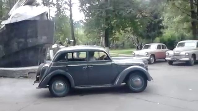 Ретро автомобиль Москвич 401 смотреть онлайн