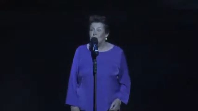 HELEN REDDY - CANDLE ON THE WATER LIVE! - from the Disney film PETE'S DRAGON смотреть онлайн