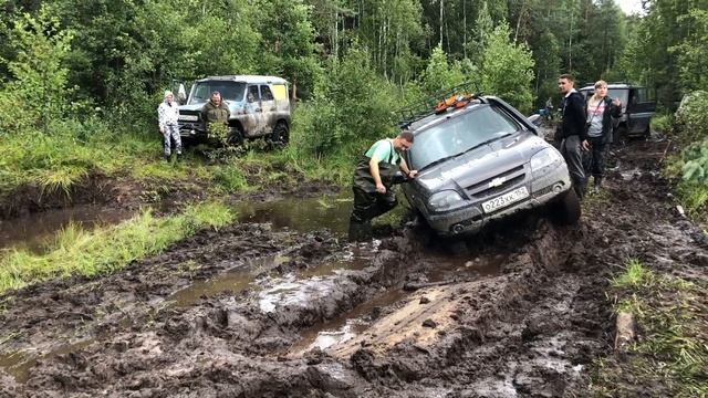 Нивы едут Патриот сидит Оффроад смотреть онлайн