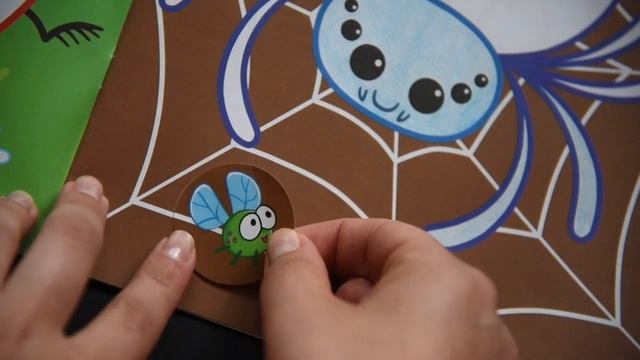 Первые раскраски с цветным контуром для малышей. Букашки. 32 большие наклейки смотреть онлайн