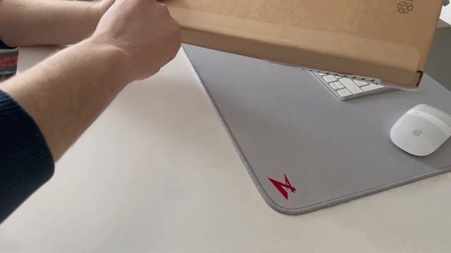 Распаковка салфетки от Apple и впечатление от плетёного монобраслета в цвете "Maize". смотреть онлайн