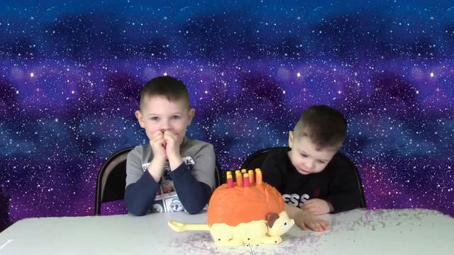 We Play with Porcupines! Popping Porcupine game Fun and Unboxing! смотреть онлайн