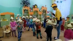 Игра Курочка и цыплята с детьми 1-ой младшей группы