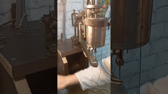 Как заправить нитку в швейную машинку "Версаль". 3 способа. #юриймастер #ремонтобуви #рекомендации смотреть онлайн