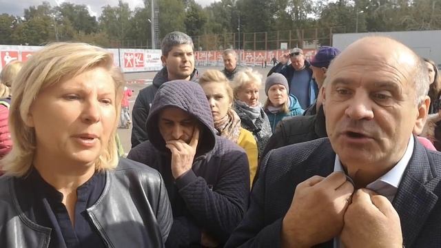 21.09.2019 :: Родительское собрание возле СК «Родина» г. Химки из-за закрытия бассейна