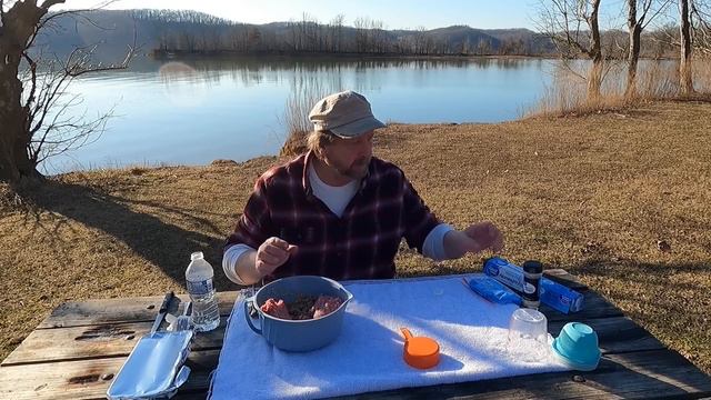 Campfire Meatloaf: Lakeside Campsite and a Relaxing Sunset: Solo Truck Camping смотреть онлайн
