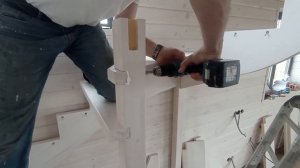 11 Монтаж ступеней - Крепим забежную ступень | Видео-Инструкция "ПФ Лестница - Собери сам"