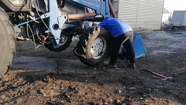 Замена переднего колеса на МТЗ 82 смотреть онлайн