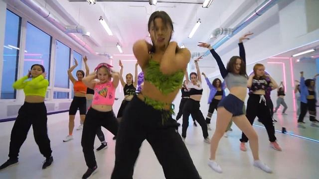 LATINA FUSION // ВИКА ТРИШИНА // KVARTAL DANCE смотреть онлайн