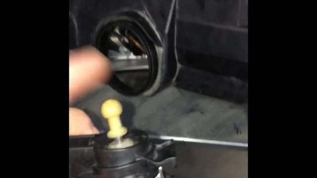 Снятие мотора корректора ксеноновой фары Mondeo 4 смотреть онлайн