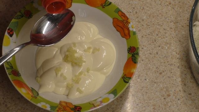 Салат с кальмаром и креветками??? смотреть онлайн