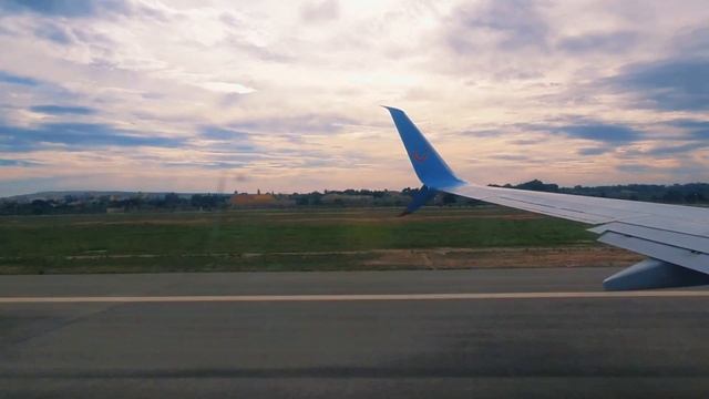 Taking Off Alicante Airport 15.11.2022 смотреть онлайн