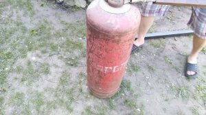 Откручиваем вентиль газового баллона легко и быстро двумя ключами.