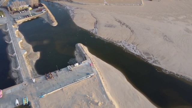 Обмелевший яхт-клуб Дружба и Жигулевское море в ожидании ледникового периода смотреть онлайн