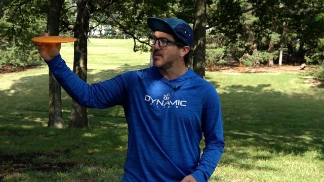 How to throw a hyzerflip! W/ Eric Oakley | Disc Golf Beginner's Guide смотреть онлайн