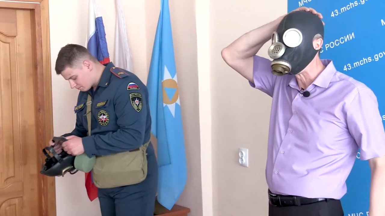 Средства индивидуальной защиты. Часть 2 - Порядок надевания противогаза смотреть онлайн