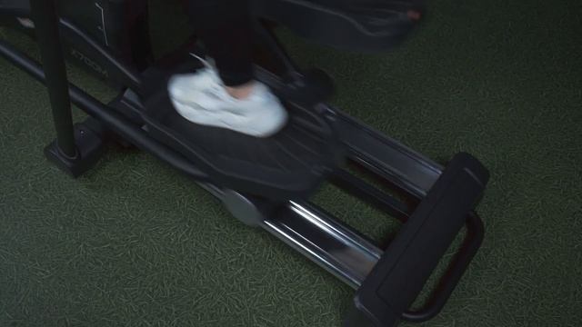 Эллиптический тренажер Bronze Gym X700M смотреть онлайн