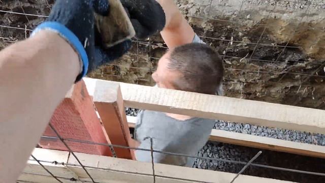 Как залить бетонный пол с ямой | Копаем Смотровую яму... смотреть онлайн