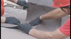 Укладка мягкой кровли Деке в местах примыкания к трубе