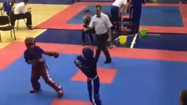 Первенство СФО, Адамия Георгий (синий угол) - Червяков Сергей (красный угол), поинтфайтинг 2 раунд смотреть онлайн