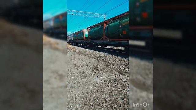 ЖД переезд и два поезда! смотреть онлайн
