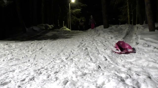 Катания на снежной горке. смотреть онлайн