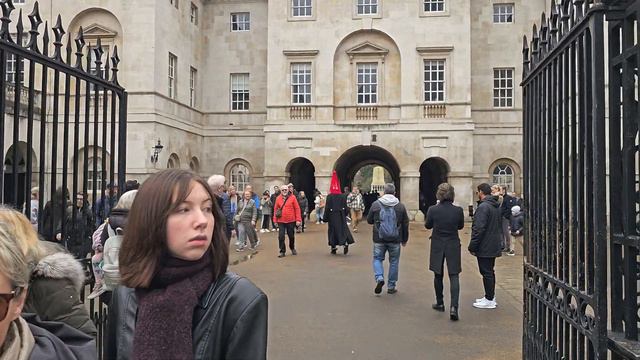 STAND BACK! (Twice) Tourist LEANS on the The King's Guards Horse! смотреть онлайн